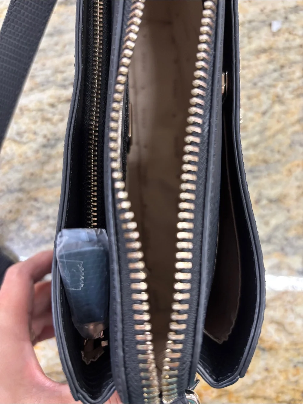 GUESS lyndi Crossbody bag black